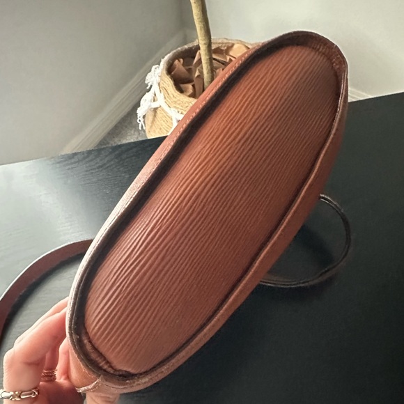 Vintage Fendi Leather Crossbody Bag - Picture 5 of 12